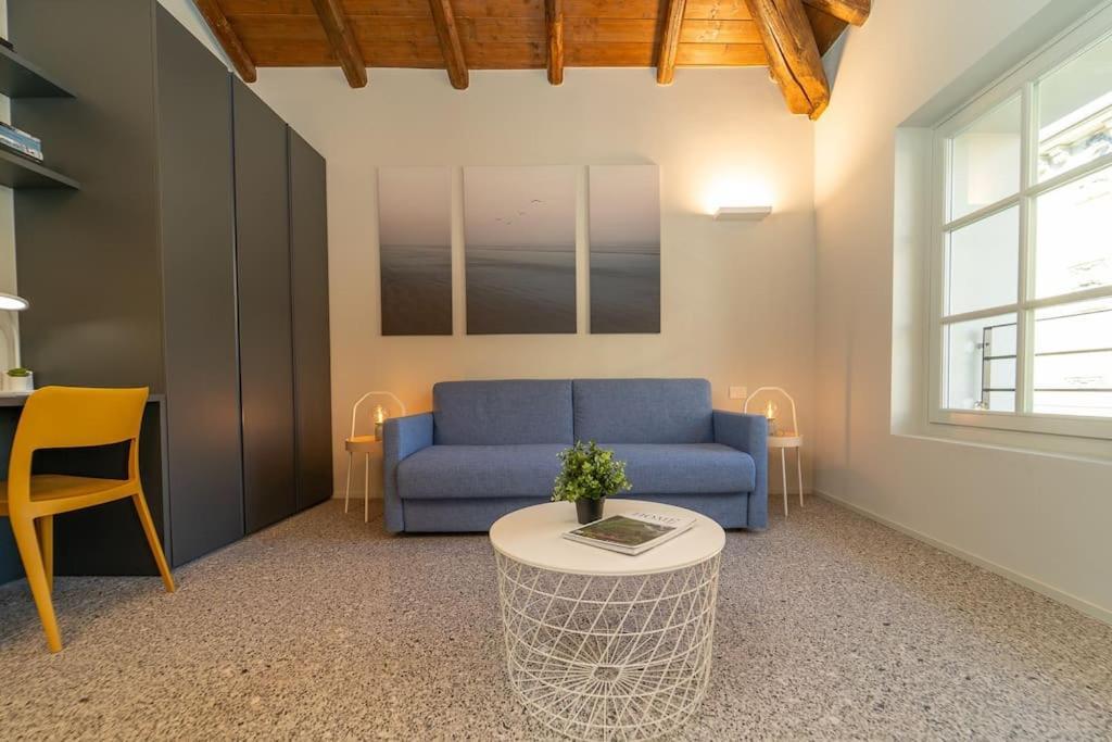 Moderno Appartamento A 200 Metri Dal Duomo Комо Екстериор снимка
